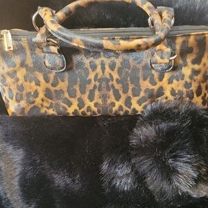 Wine Satchel in Leopard print, waterproof, with opener